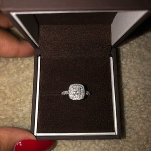 18ct White Gold engagement ring